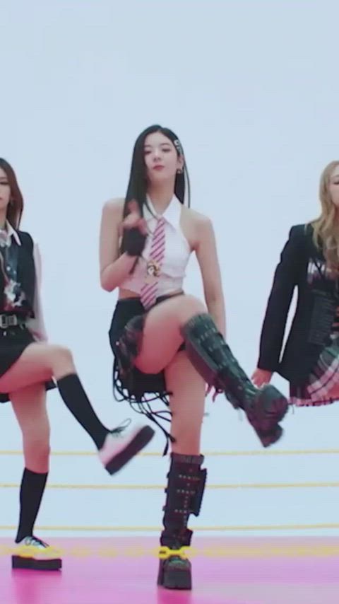 celebrity korean thighs gif