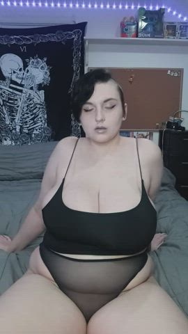 Massive goth titty drop