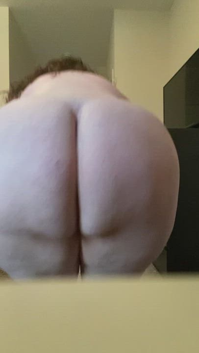 bounce. clap. jiggle. [f] [oc]