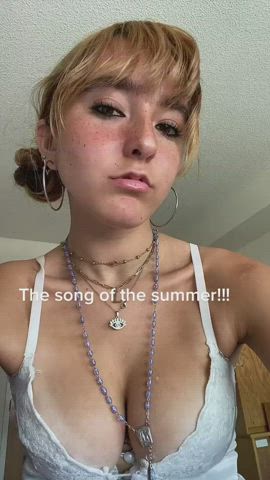 Big Tits Cleavage Downblouse Jewels Tanlines Teen TikTok Tits White Girl gif