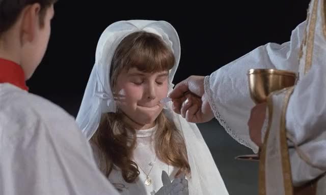 Belle-de-Jour-1967-GIF-00-21-08-rejecting-communion