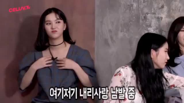 sowon playing with eunha