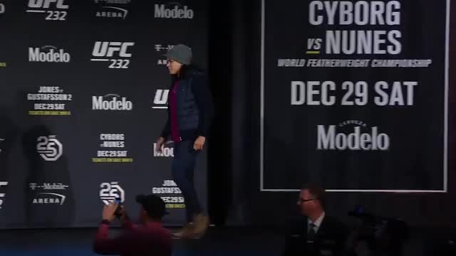 Cyborg vs Nunes Staredown