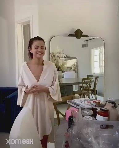 Selena Gomez's jiggles