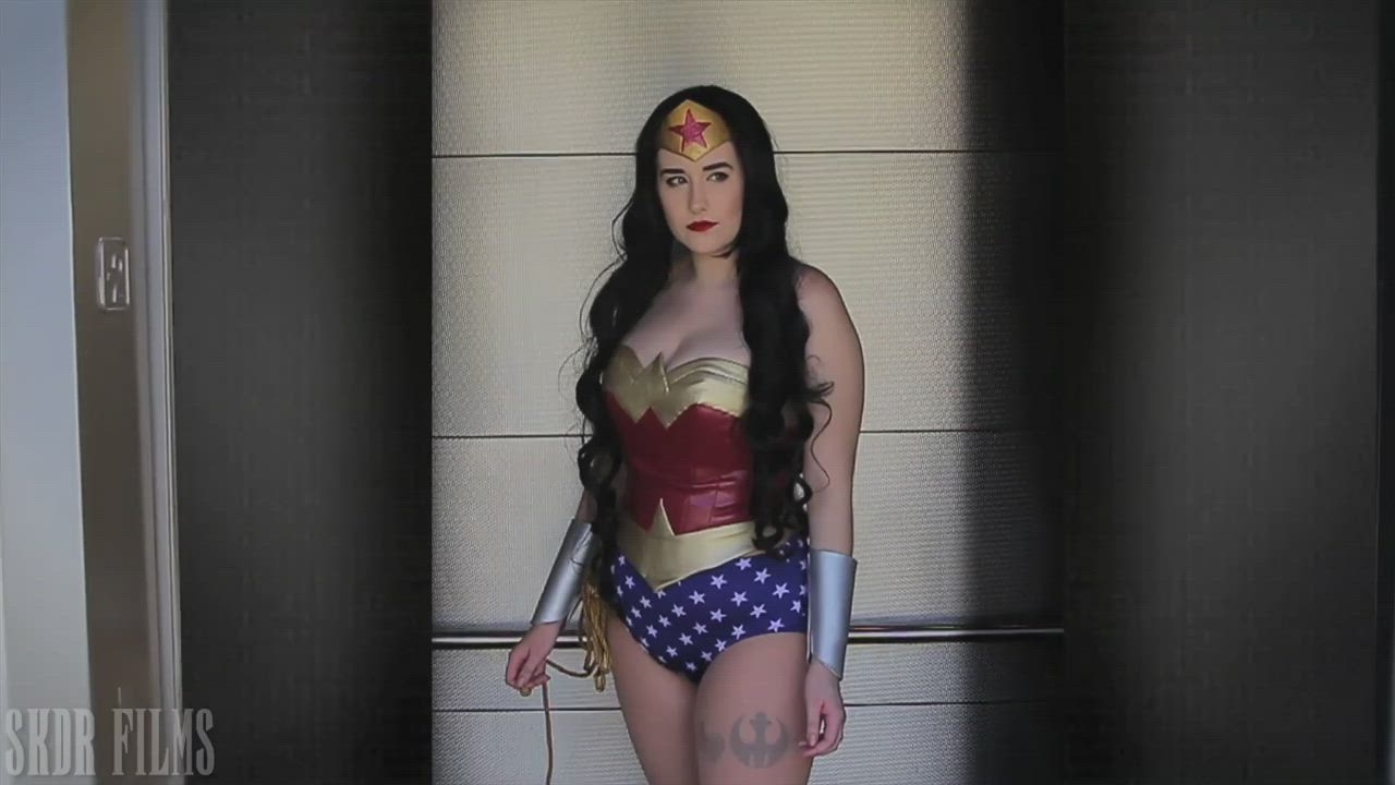 Wonder Woman Cosplayer Heroic Jiggle