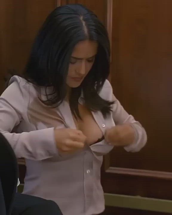 One of OG Milf Salma Hayek showing her udders ?