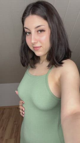 If even 4 guys see my 18 y/o tits, I’ll celebrate and fuck myself ?