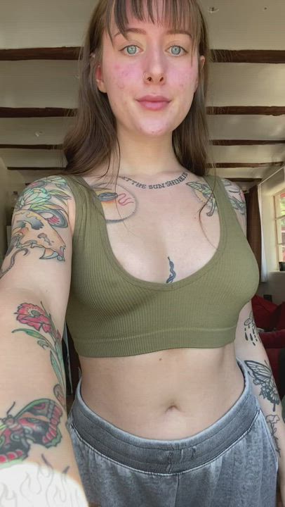 I’m nervous posting without makeup on so please be nice? enjoy my titty drop