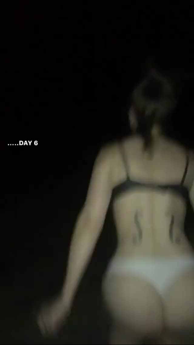 Julia Fox - IG beach stories, 3/21/20