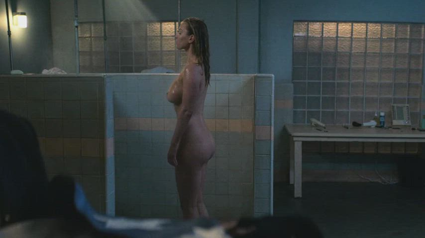 [Ass] Betty Gilpin in 'GLOW' s2e7 (2018) (31 years old)