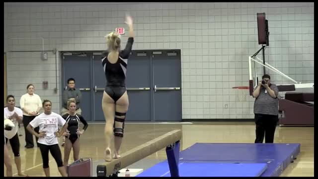 Blonde PAWG Gymnast with VERY jiggly ass.