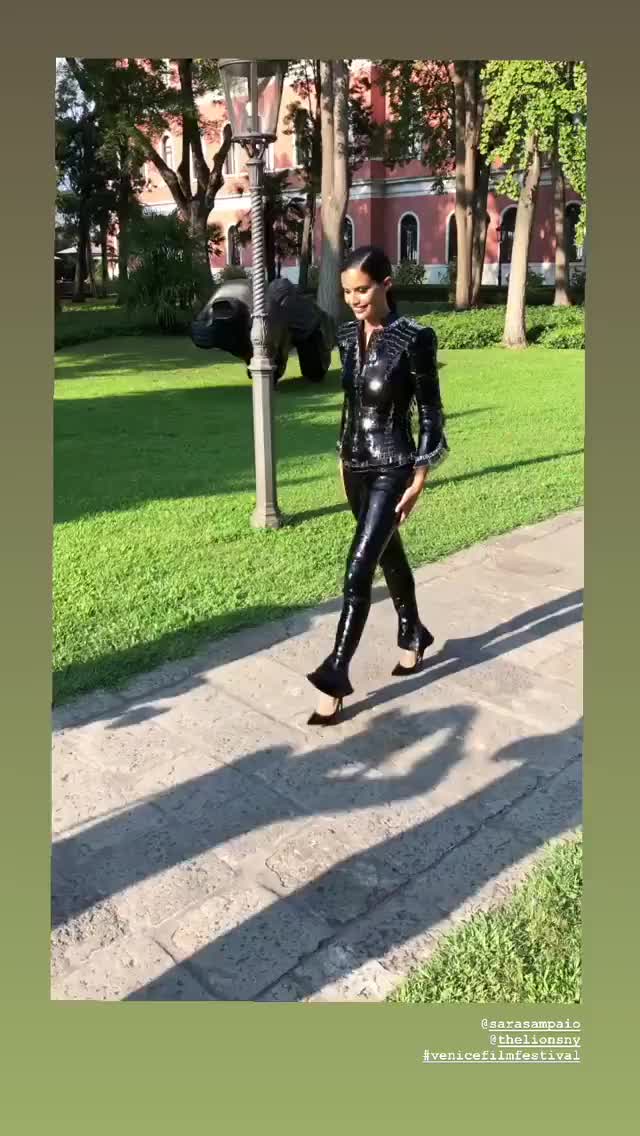 Sara Sampaio gif