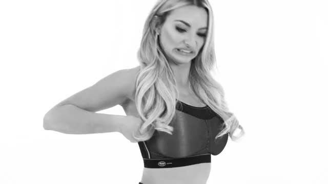 Lindsey Pelas sports bra