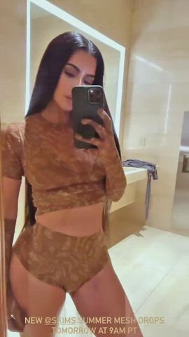 Ass Cleavage Kim Kardashian gif