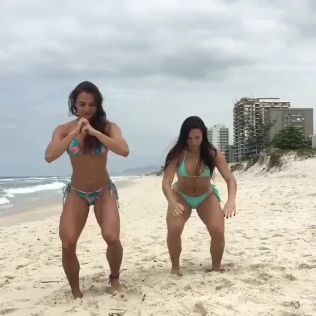 Bruna Valle and Vanessa Garcia 