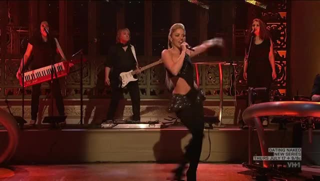 Shakira - She Wolf SNL 2009