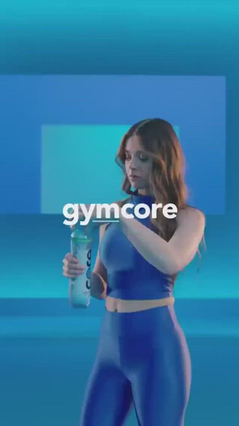 hailee steinfeld yoga yoga pants gif