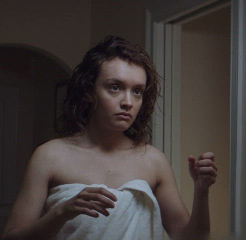 celebrity female olivia cooke gif