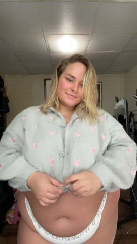 Wanna see all this fat hotness LIVE?! Search Carolinareaper222 on Chaturbate and