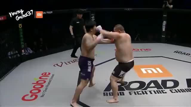 Won Jun Choi KO's Ho Jun Lee @ Road FC 43 Prelims