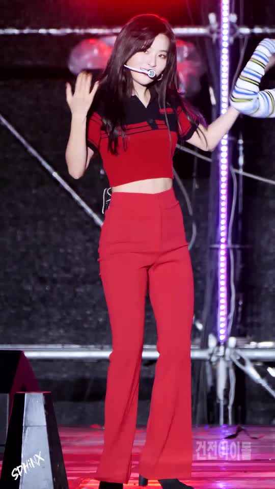 레드벨벳 슬기 빨간 바지 Red Velvet SEULGi