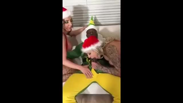 RYAN CONNER SHORT CLIP: SANTA PREPARES FOR CHRISTMAS PART 2