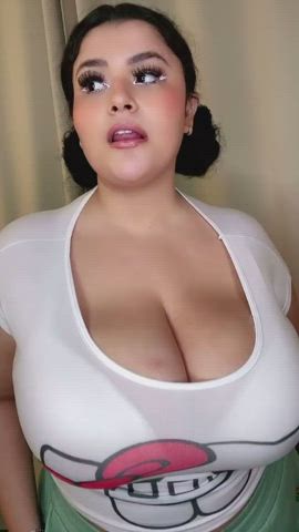 Busty Cleavage Huge Tits gif