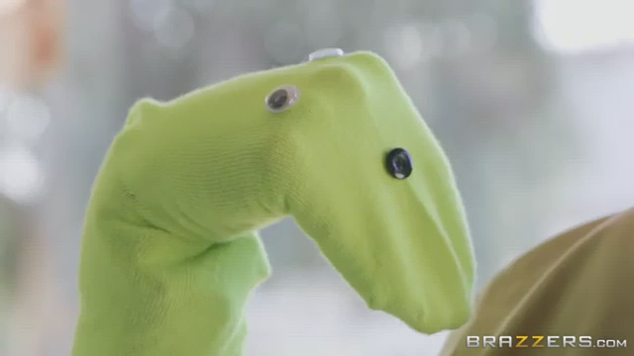 That's one horny ass hand puppet