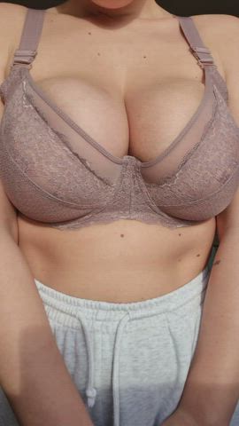 These titties shouldn't be hidden away. agree?