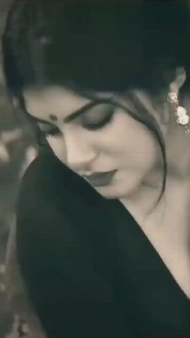 bhabi big tits downblouse hotwife housewife indian natural tits saree gif