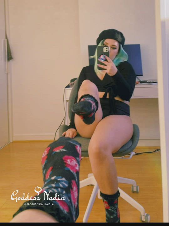 You’re weak for Goddess feet in frilly socks, aren’t you?