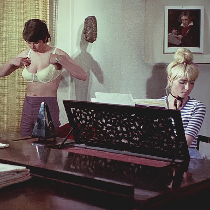 Ingrid Steeger &amp; Yvonne Zolliker- Blutjunge Verführerinnen (1971)