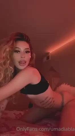 Latina Red Room