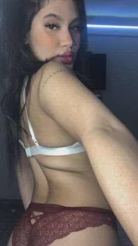 Do you like latina girls with juicy ass?