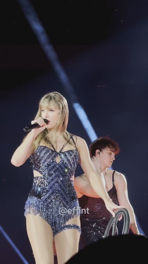 celebrity taylor swift thighs gif