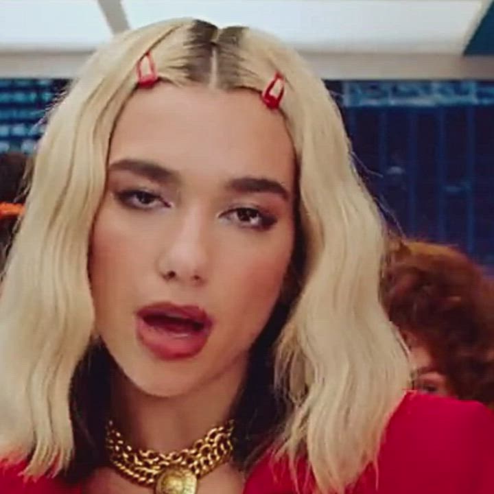 the tongue work of dua lipa is amazing..wonder how she uses it on dicks