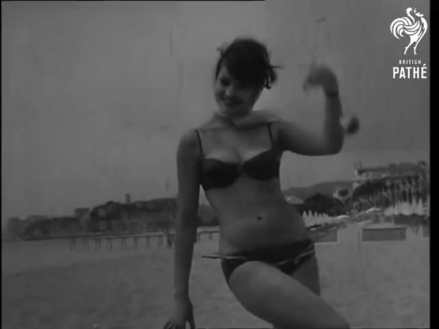 France Looks Dress Craze (1964)