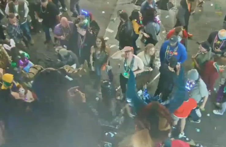 happy titty tuesday! woman flashing boobs at mardi gras on earthcam