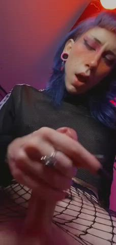 Would you swallow a mouthful of goth girl cum? 💜