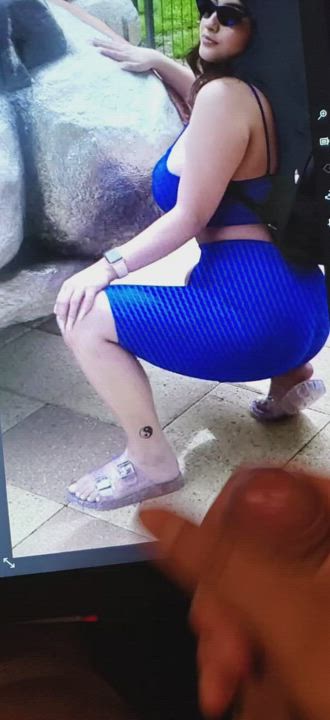 Thick latina in blue leggings gets my cum