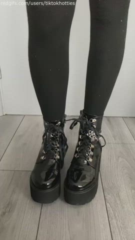 alt blue eyes emo fishnet goth knee high socks legs teen tiktok gif