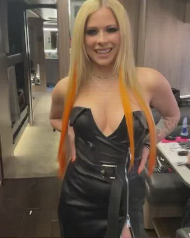 Avril Lavigne Sex Tits gif
