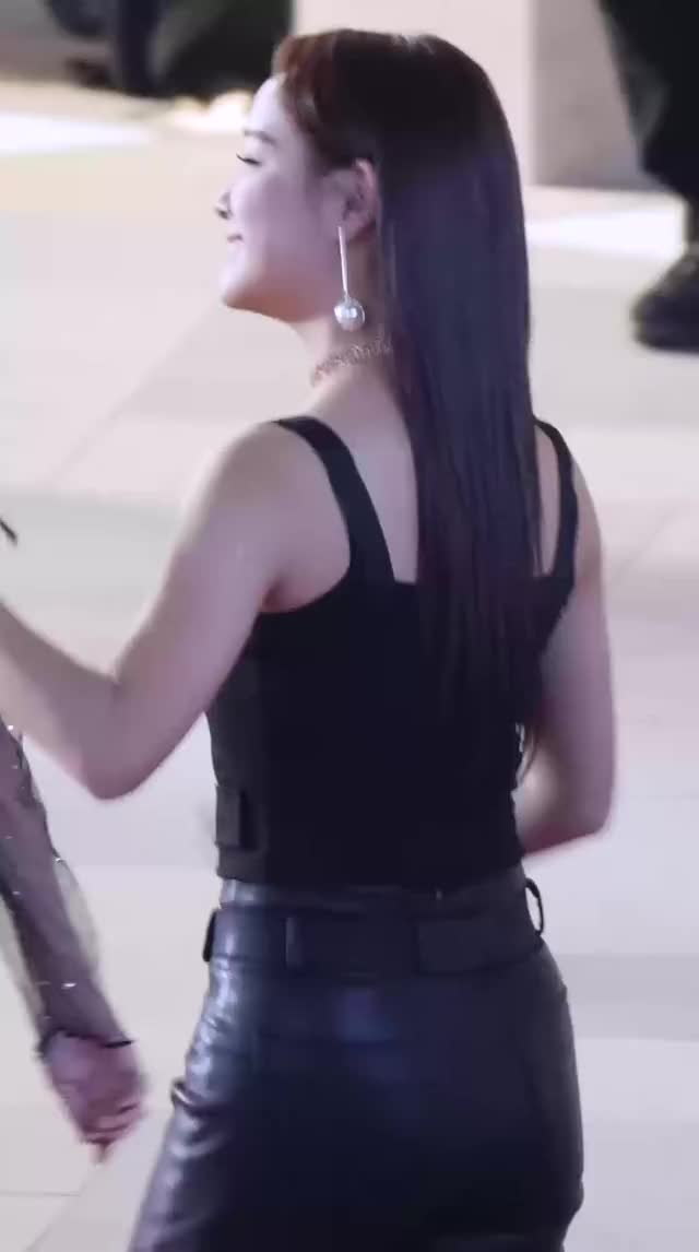 sejeong black pants 1