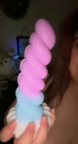 Sucking my cum off a unicorn horn 🦄🖤