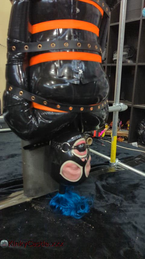 John Oliver stores his rubberdolls really securely between uses [OC][F]