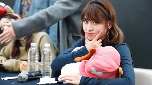 Momoring thinking face