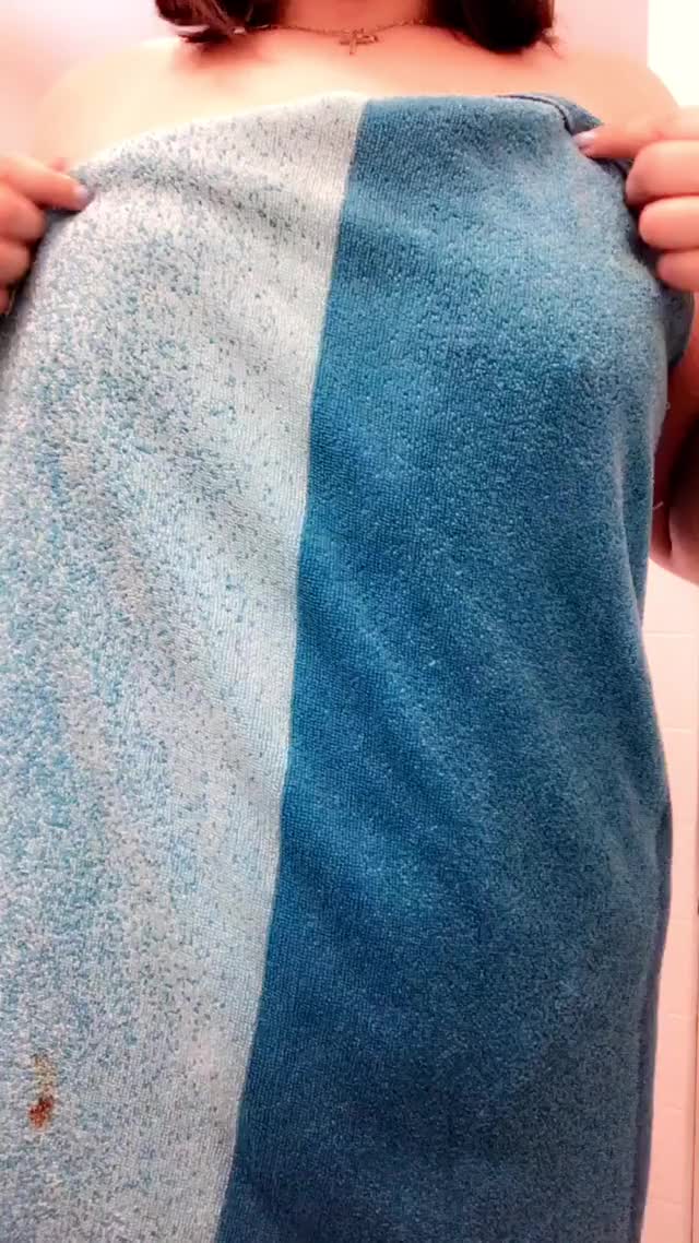 I need someone to help me hold up my towel [f] ??