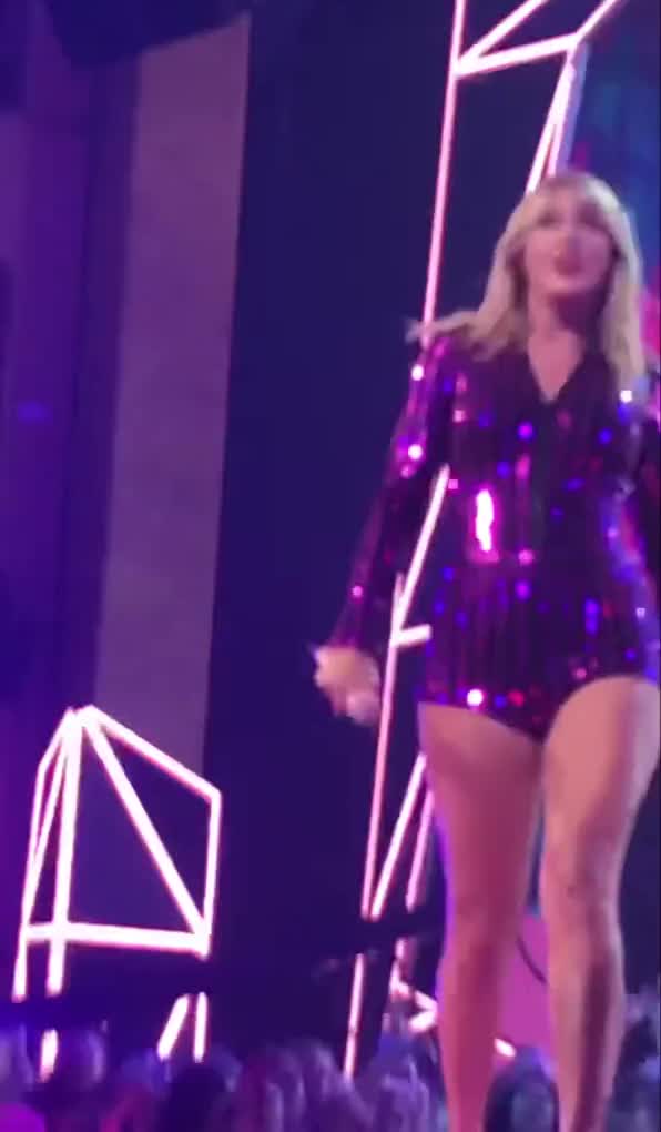 Taylor Swift gif