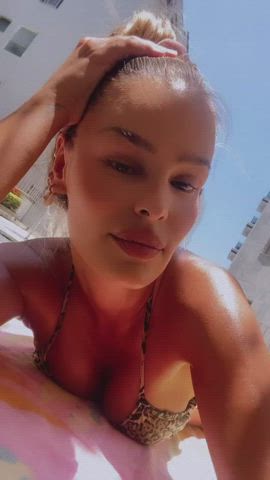 ass bikini blonde brazilian celebrity cleavage tanned gif