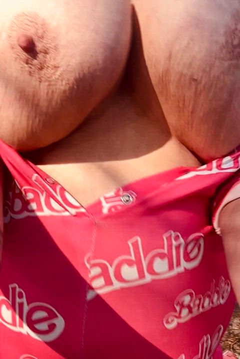 huge tits milf outdoor saggy tits slow motion amateur-girls curvy-chicks just-boobs